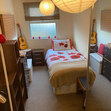 35 Mins To Central London. 3 Bedrooms. 2 Bathrooms With Garden Londres Exterior foto