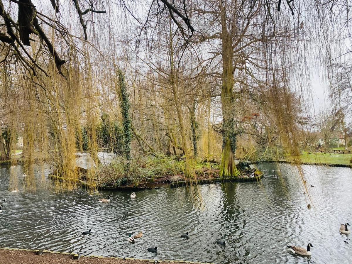 35 Mins To Central London. 3 Bedrooms. 2 Bathrooms With Garden Londres Exterior foto
