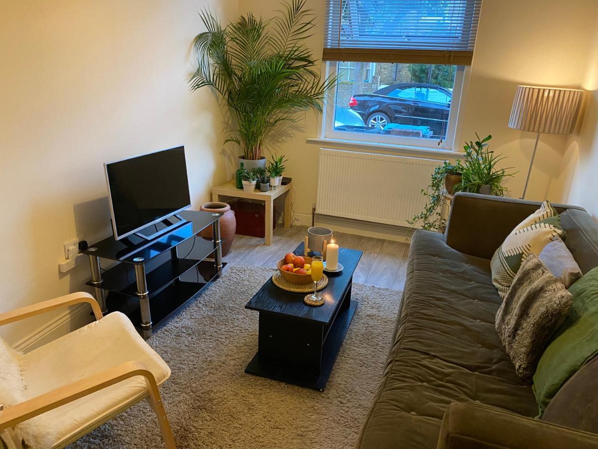35 Mins To Central London. 3 Bedrooms. 2 Bathrooms With Garden Londres Exterior foto